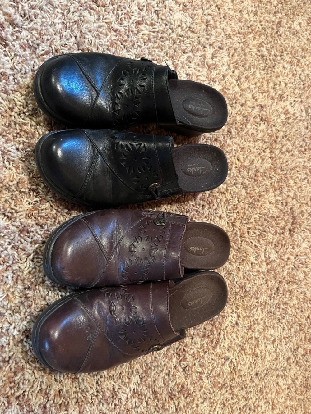 Clarks Slip On Size 8.5